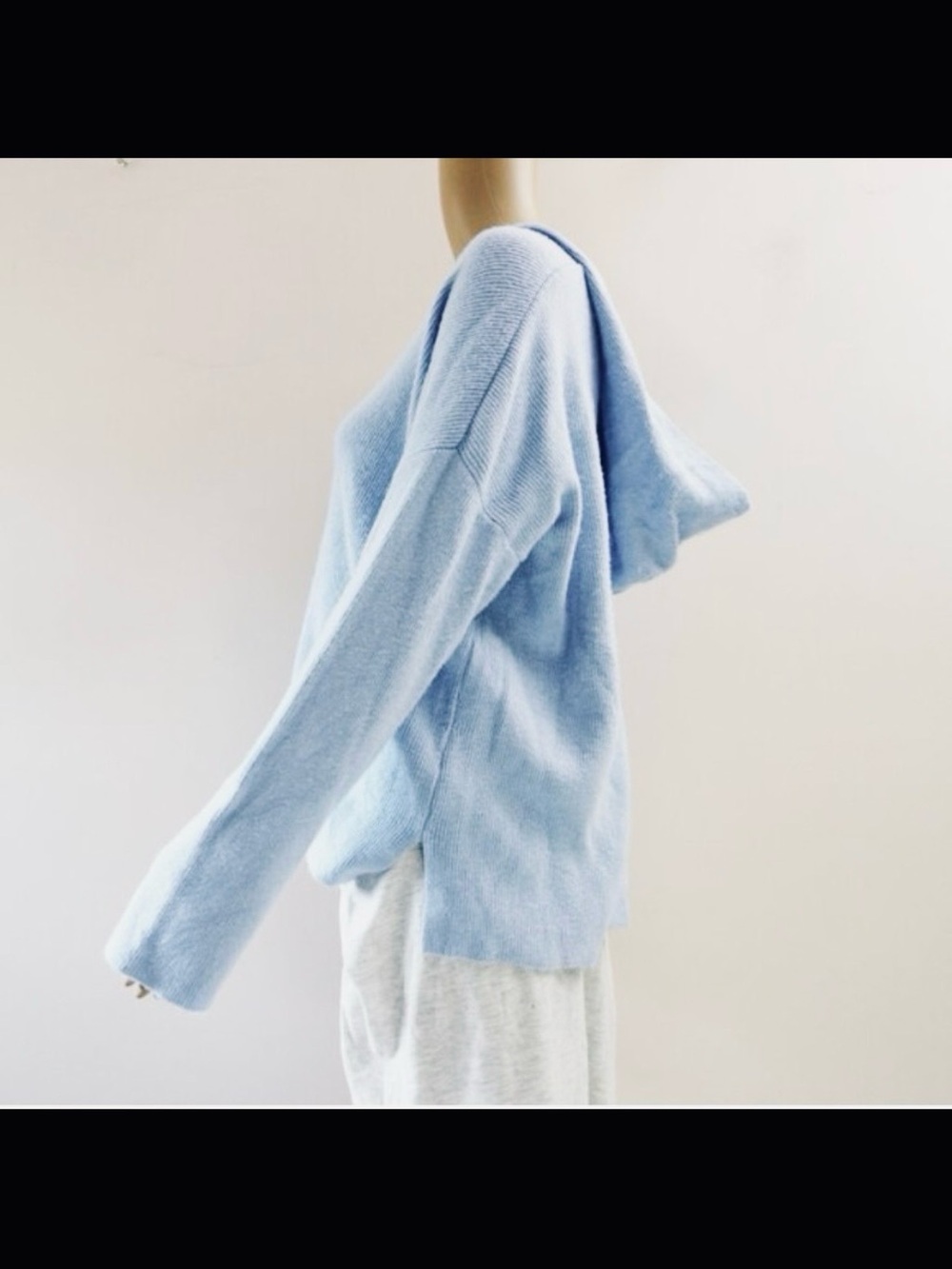 T Tahari Sweater - light blue v-neck ribbed with hood